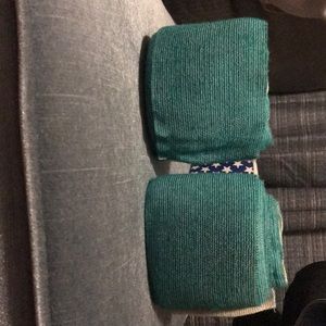 Hook grip knee wraps